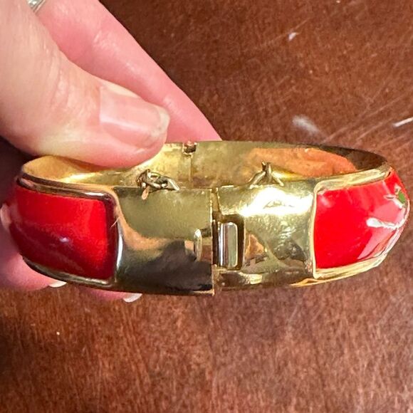 Vintage Red Pink Flower Enamel Hinged Bangle Bracelet with safety chain - Picture 2 of 6